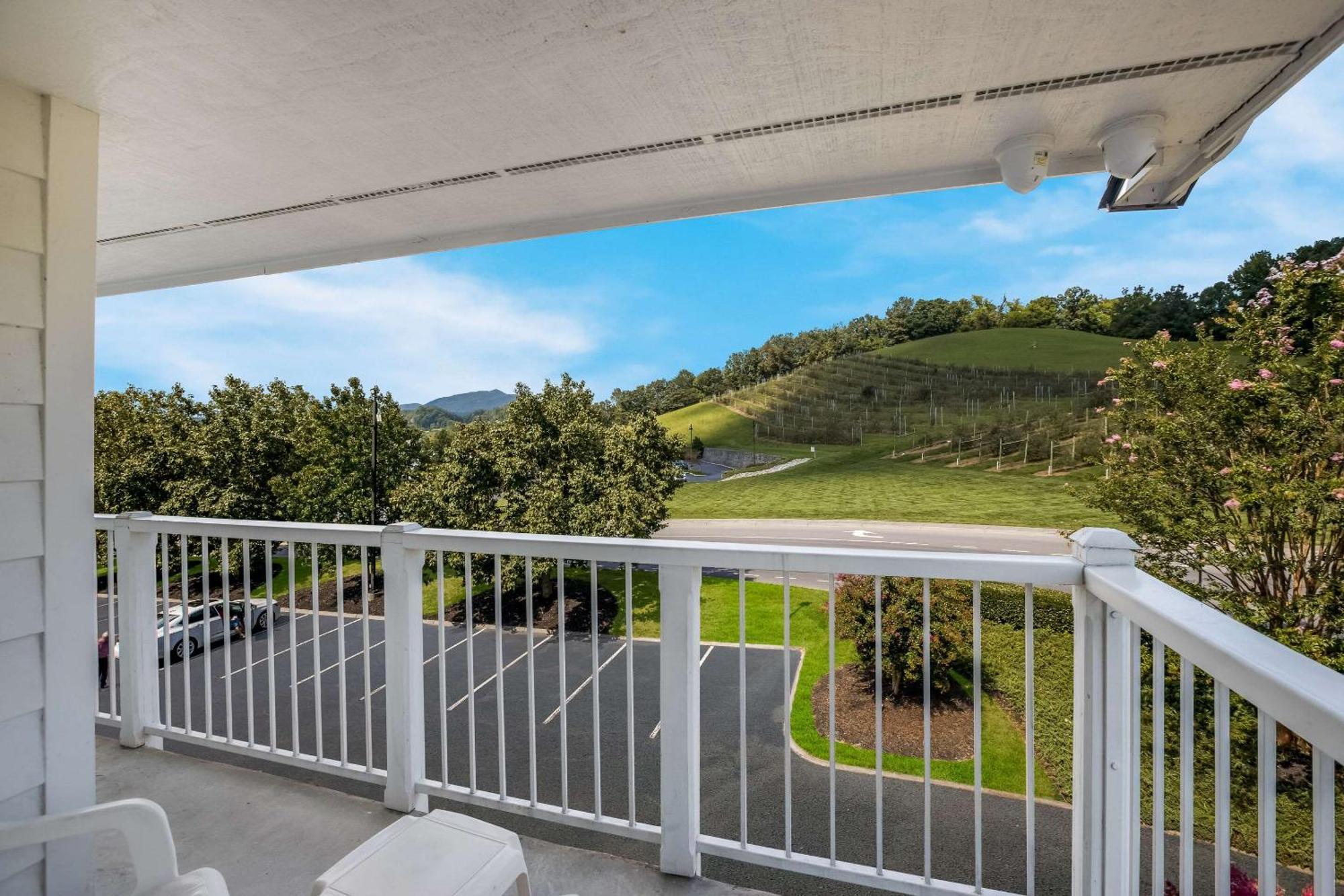 The Inn At Apple Valley, Ascend Hotel Collection Сивиървил Екстериор снимка